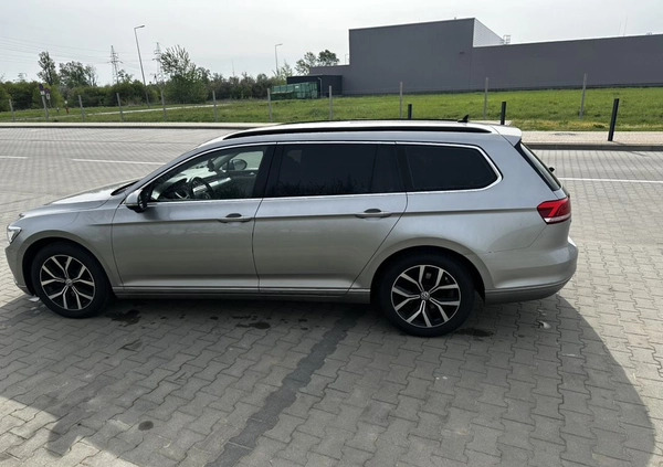 Volkswagen Passat cena 49900 przebieg: 184000, rok produkcji 2015 z Sanok małe 92